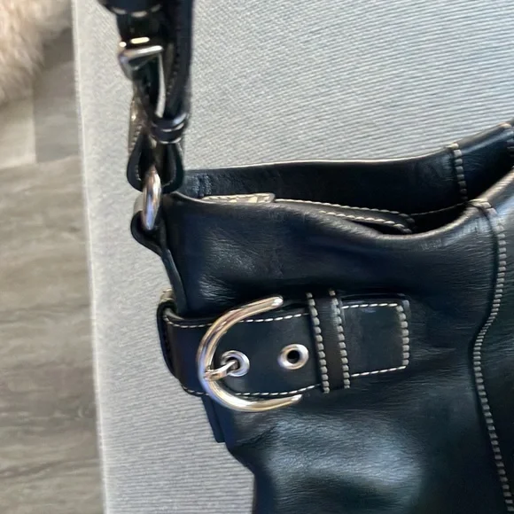 Coach black leather sm/med shoulder bag Serial no G05D-1453 - Picture 13 of 17